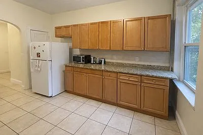 22 Euston St #2 — Photo 6