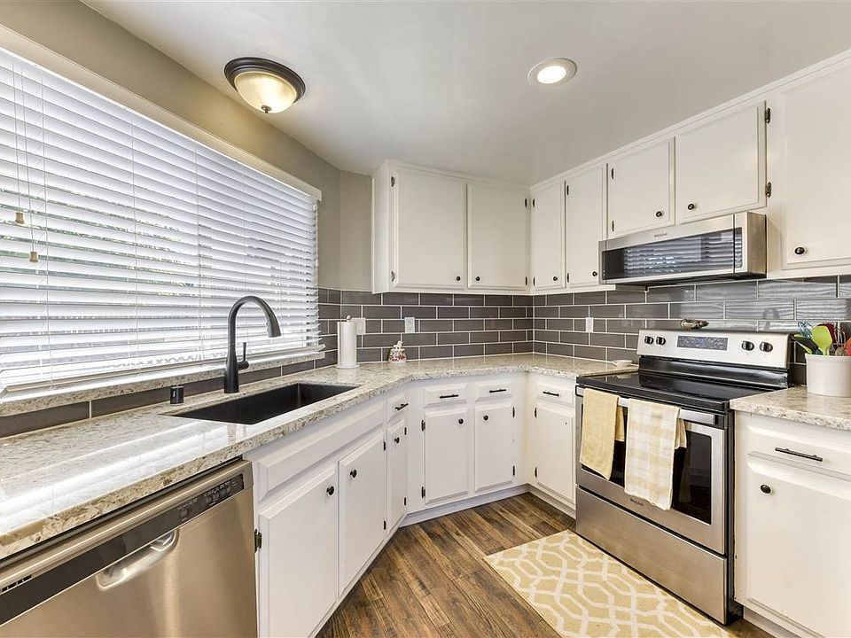 1st image of 808 Roanwood Ct