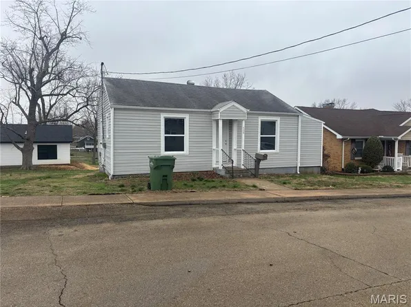 408 Park Dr, Fredericktown, MO 63645