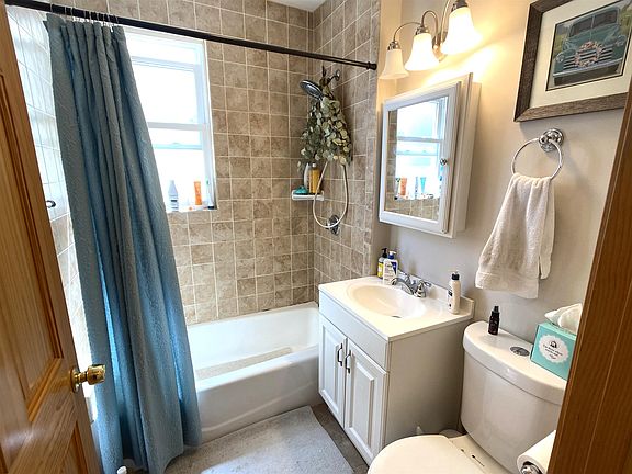 4th image of 20 Radcliffe Rd #1