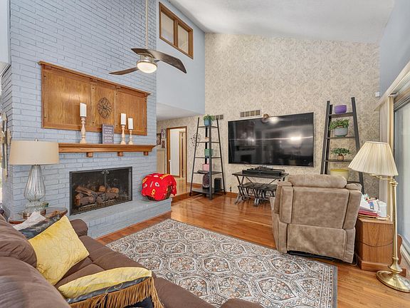 5th image of 1709 N Amarado Ct