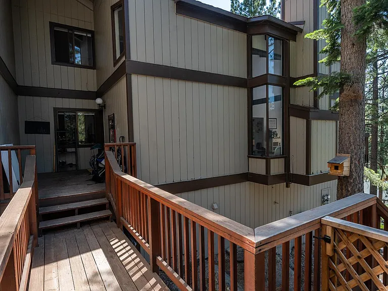 Front deck with gate for pets and kids!