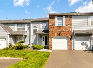 14 Heritage Ct, Ewing, NJ 08628