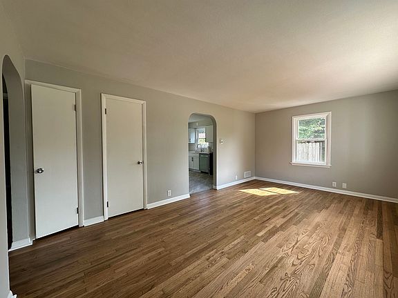 4th image of 1263 E Milwaukee St