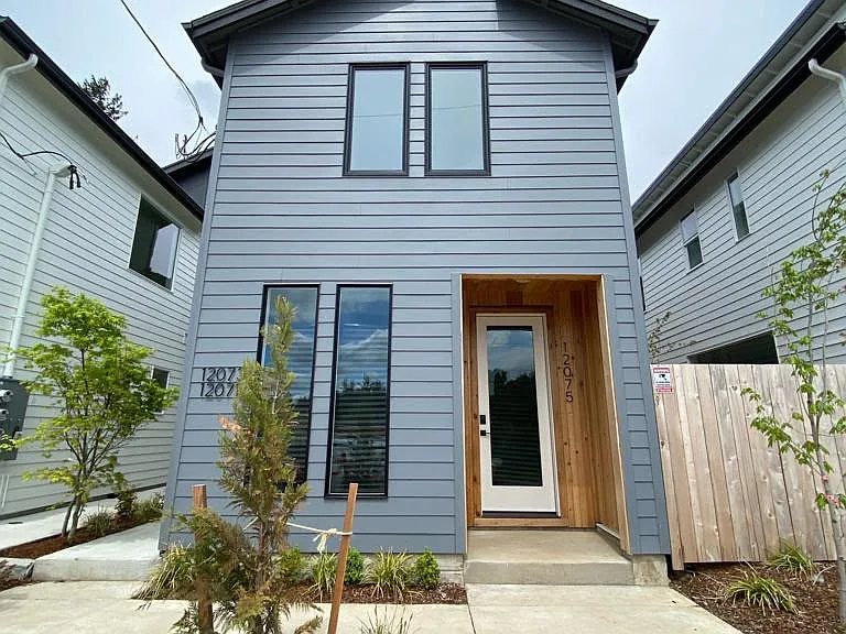 12075 SE Oak St — Photo 2