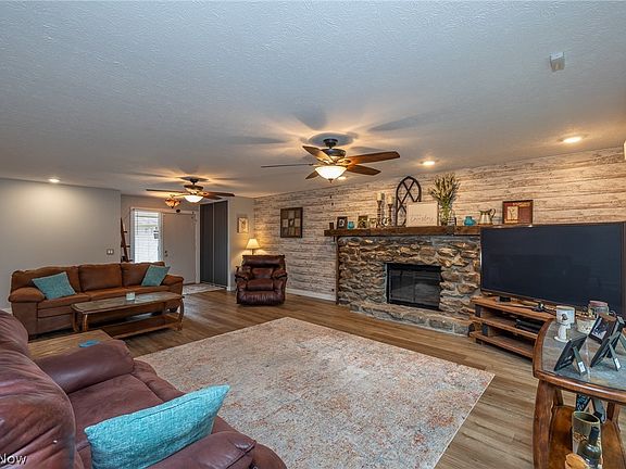 3rd image of 22156 Meadowsouth Ct