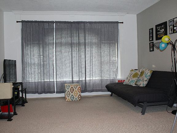3rd image of 371 SW Walter Ave