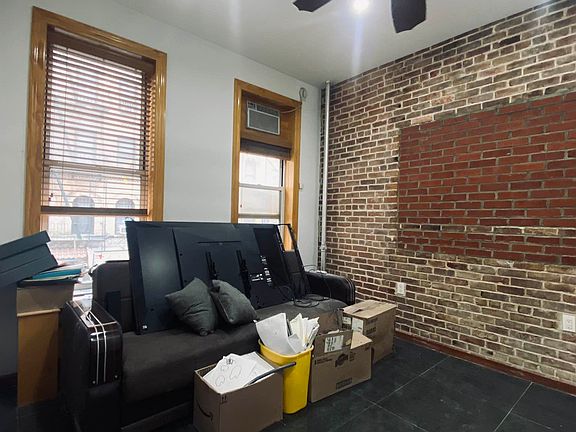 3rd image of 66 Bayard St APT 1