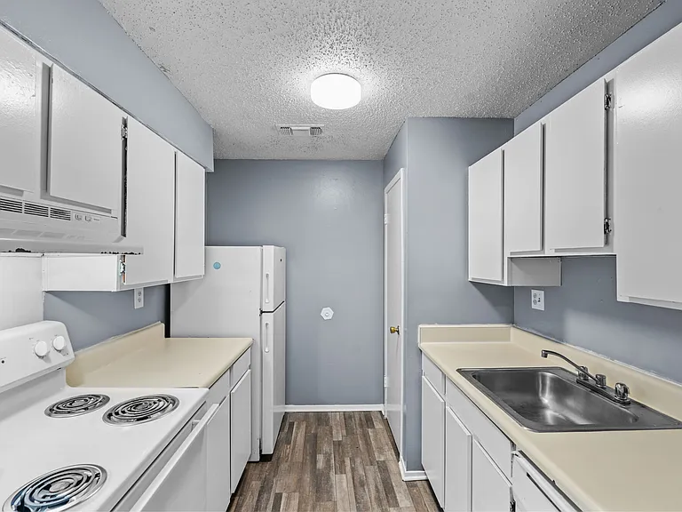 Creekside Apartments — Photo 26