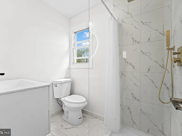255 S 6th Ave — Photo 10