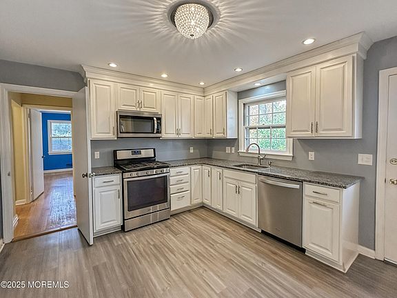 4th image of 35 Woodland Drive