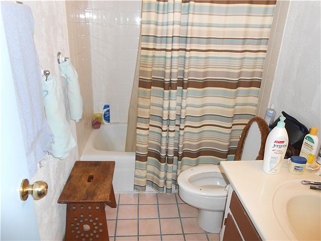 1st image of 3210 Roselawn Dr