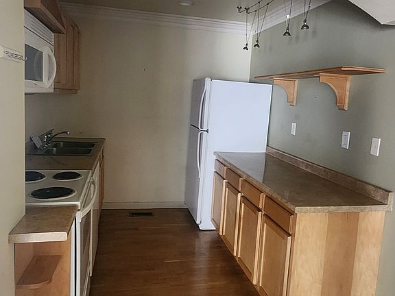 2nd image of 2520 Hamlet Ln APT B