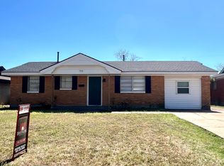 724 SW 2nd St, Moore, OK 73160
