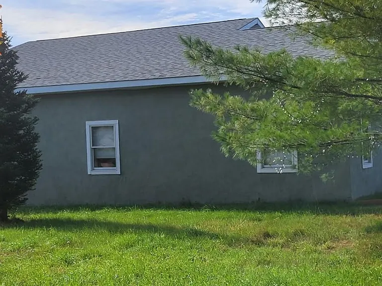 55 Lawrence Rd — Photo 2