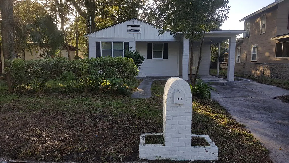 3 bed, 850 sqft, $1,100 — Photo 1