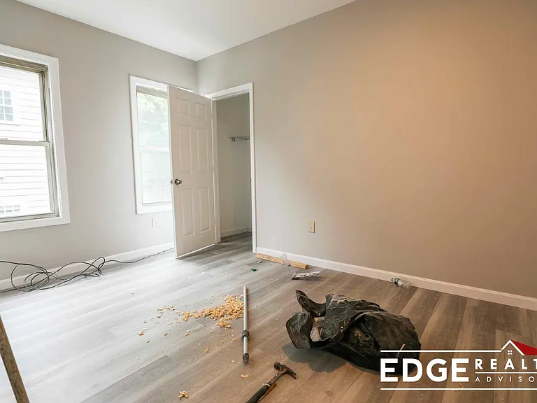 66 Quint Ave #1 — Photo 5