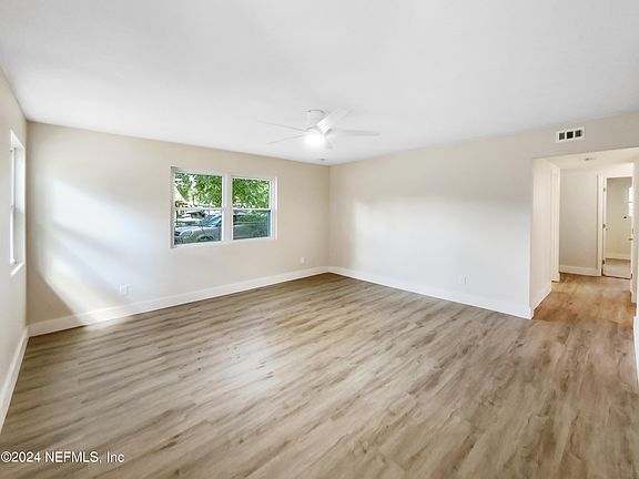 3rd image of 8125 BAZAINE Drive