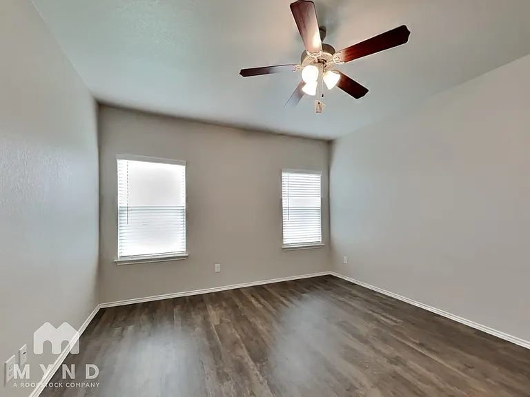 211 Stevens Smt — Photo 11