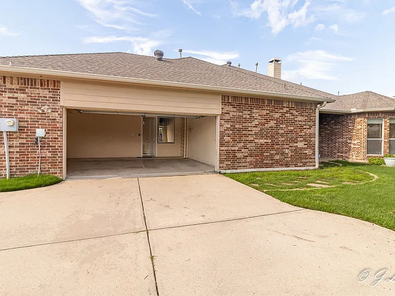 1053 Sir Lancelot Cir — Photo 44