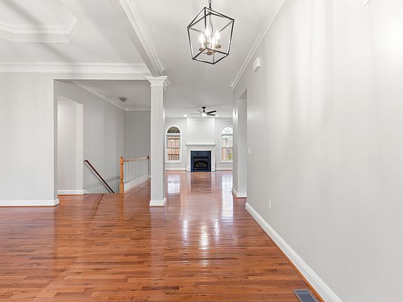 4th image of 233 Savanna Dr