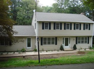 15 Evergreen Dr, Woodbridge, CT 06525