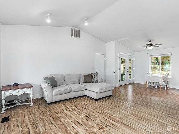 5th image of 1650 Pottery Avenue