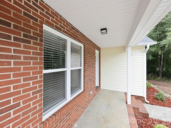 4th image of 160 Birchwood Dr