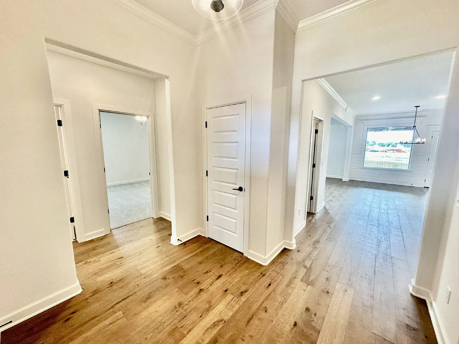 3 bed, 2.0 bath, 2161 sqft, $2,400 — Photo 3