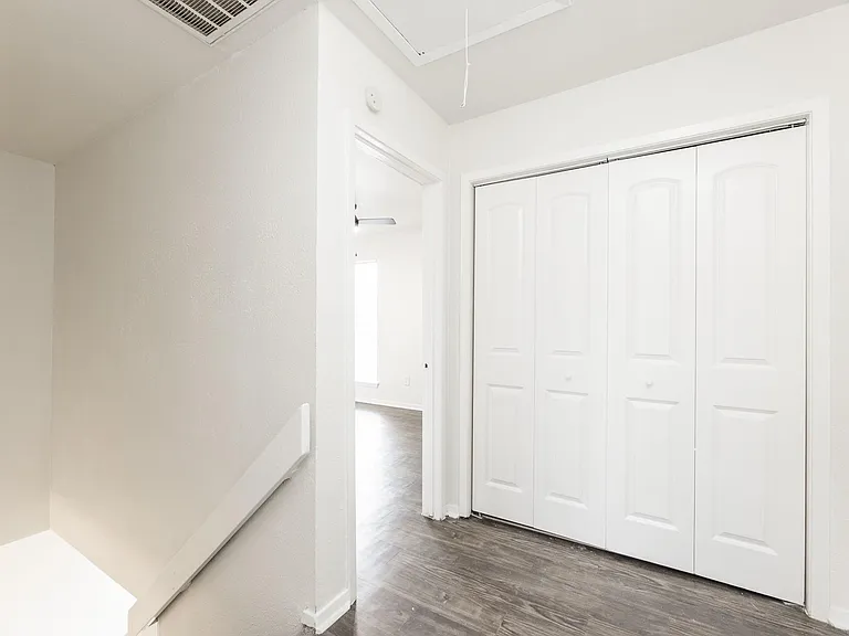 1902 Avenue B — Photo 14
