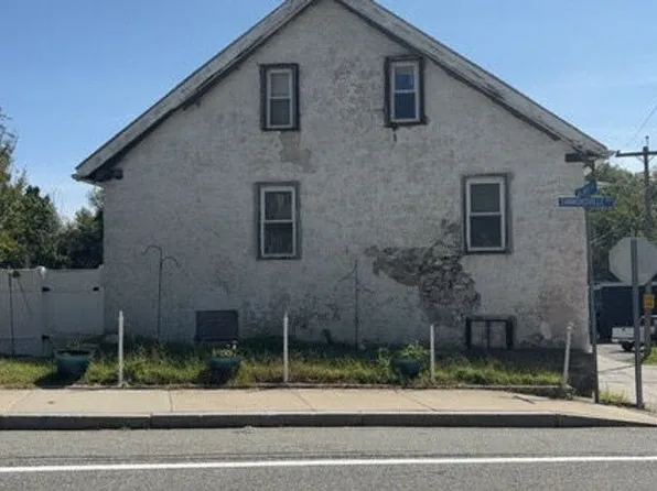 193 Simmonsville Ave, Johnston, RI 02919
