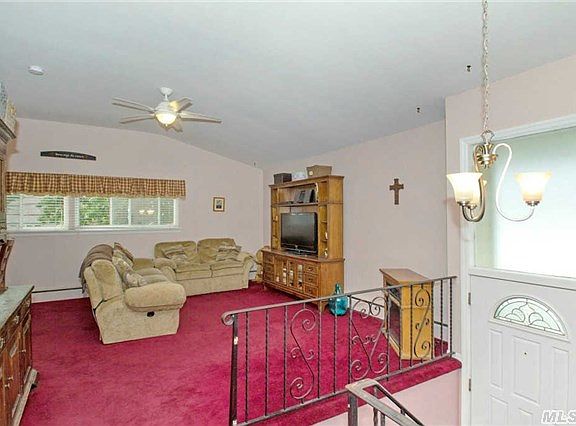 2nd image of 5 E Bedell St