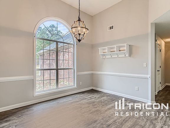 5th image of 1207 Maplewood Cir