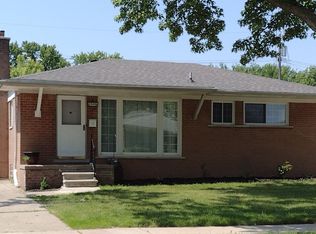 22436 Euclid St, Saint Clair Shores, MI 48082