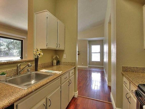 4th image of 7116 Cross Creek Cir