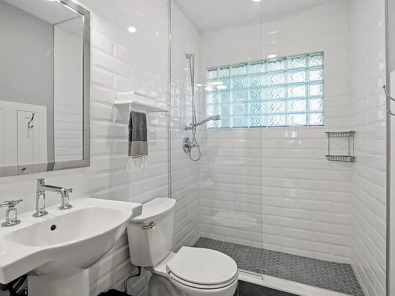 1310 Lake Dr SE — Photo 22