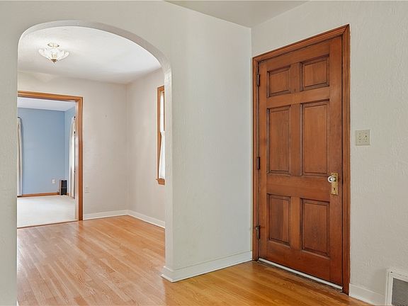 5th image of 110 Buehner Dr