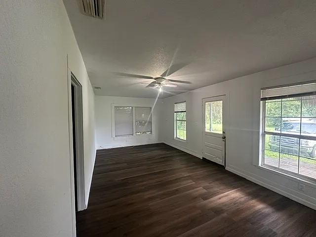 2 bed, 1000 sqft, $1,395 — Photo 2