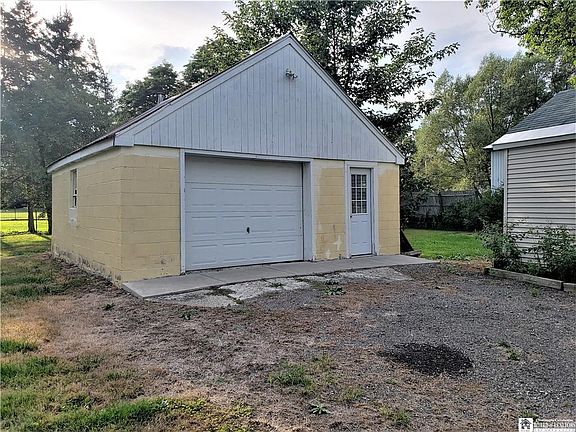 3rd image of 6737 Main St