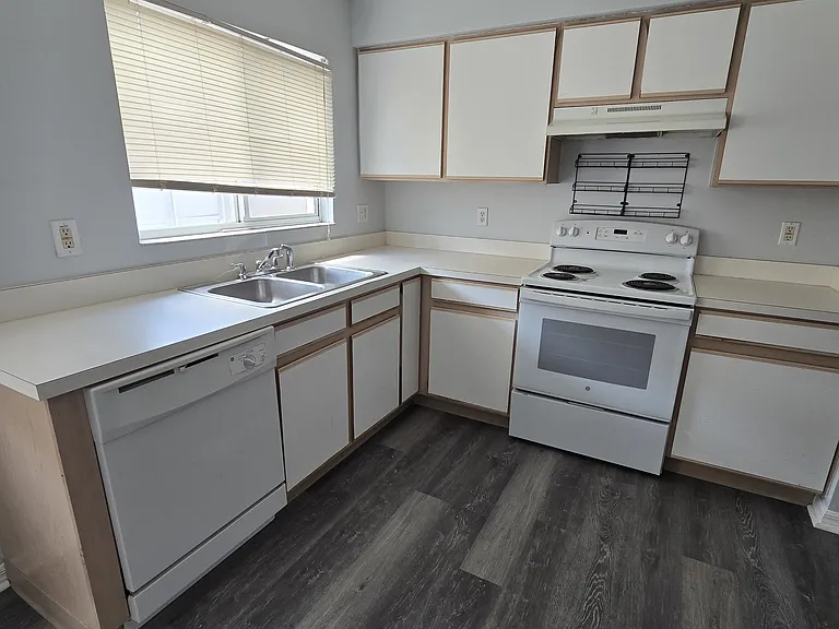 3126 Pine Top Dr — Photo 7