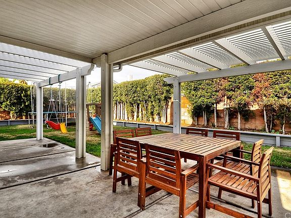2nd image of 250 N Avenida Segovia