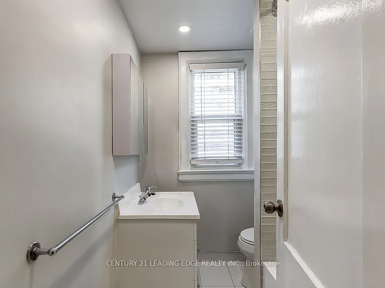 26 Grandville Ave — Photo 22