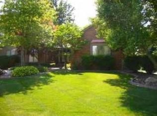 3799 Summit Ridge Dr, Rochester Hills, MI 48306