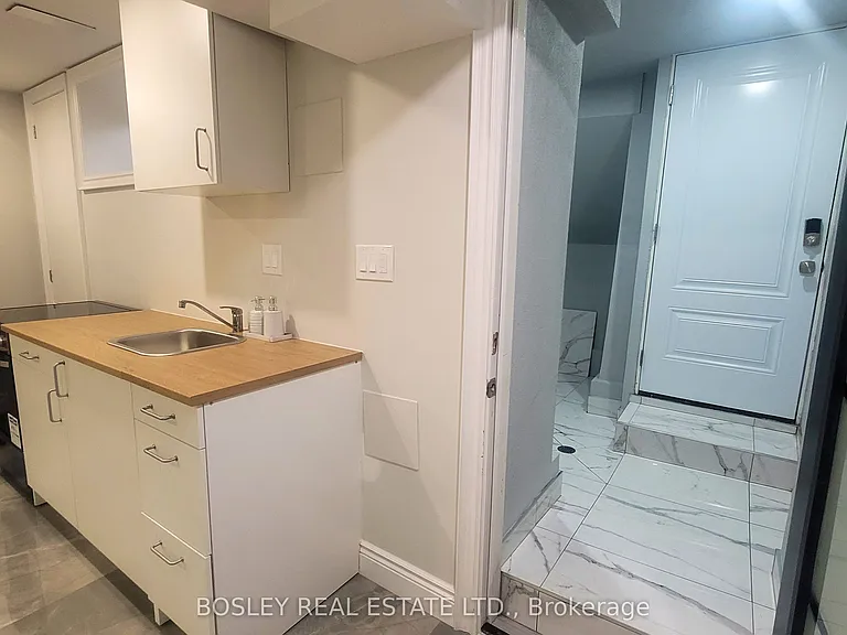 623 Dupont St #LOWER LEVEL — Photo 22