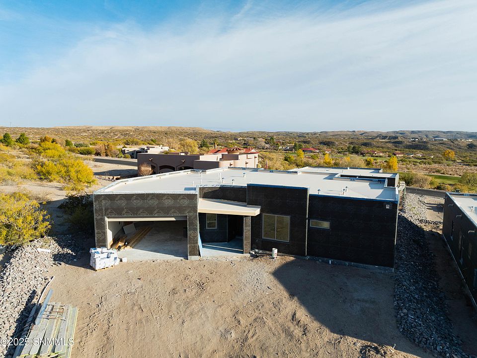 1st image of 212 Tierra Verde Cir