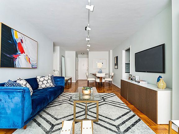 4th image of 215 E 80th St APT 2G