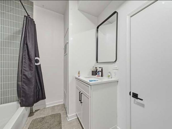 4th image of 1113 S Racine Ave #2