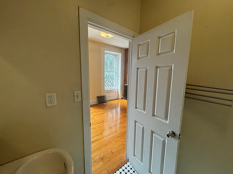 213 E King St #5 — Photo 11