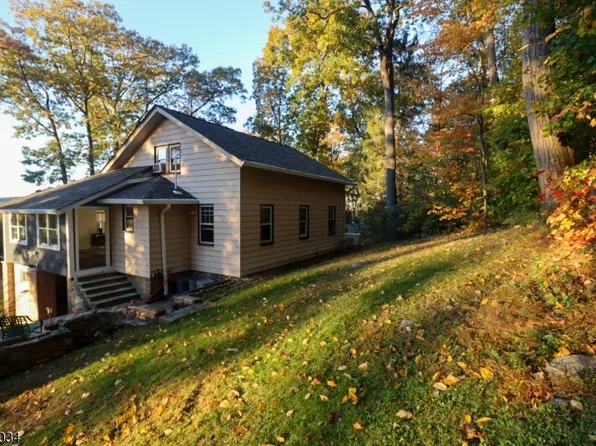 20 Mt Crest Rd, Jefferson Twp., NJ 07438