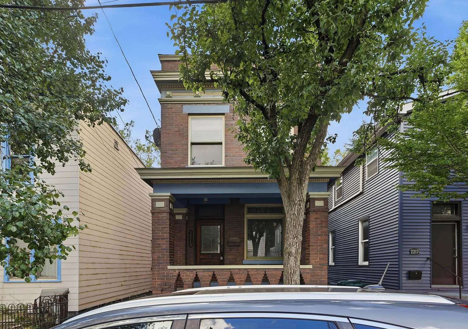 2215 Victor St. — Photo 2